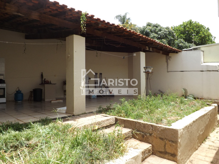 Casa 3 quartos centro venda Amparo-SP 1